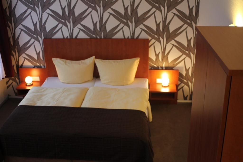 Hotel Schwarzer Adler Jever Chambre photo